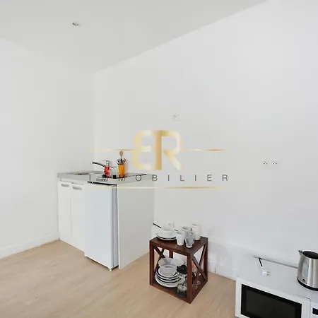 Апартаменты Renew Spacious & Quiet